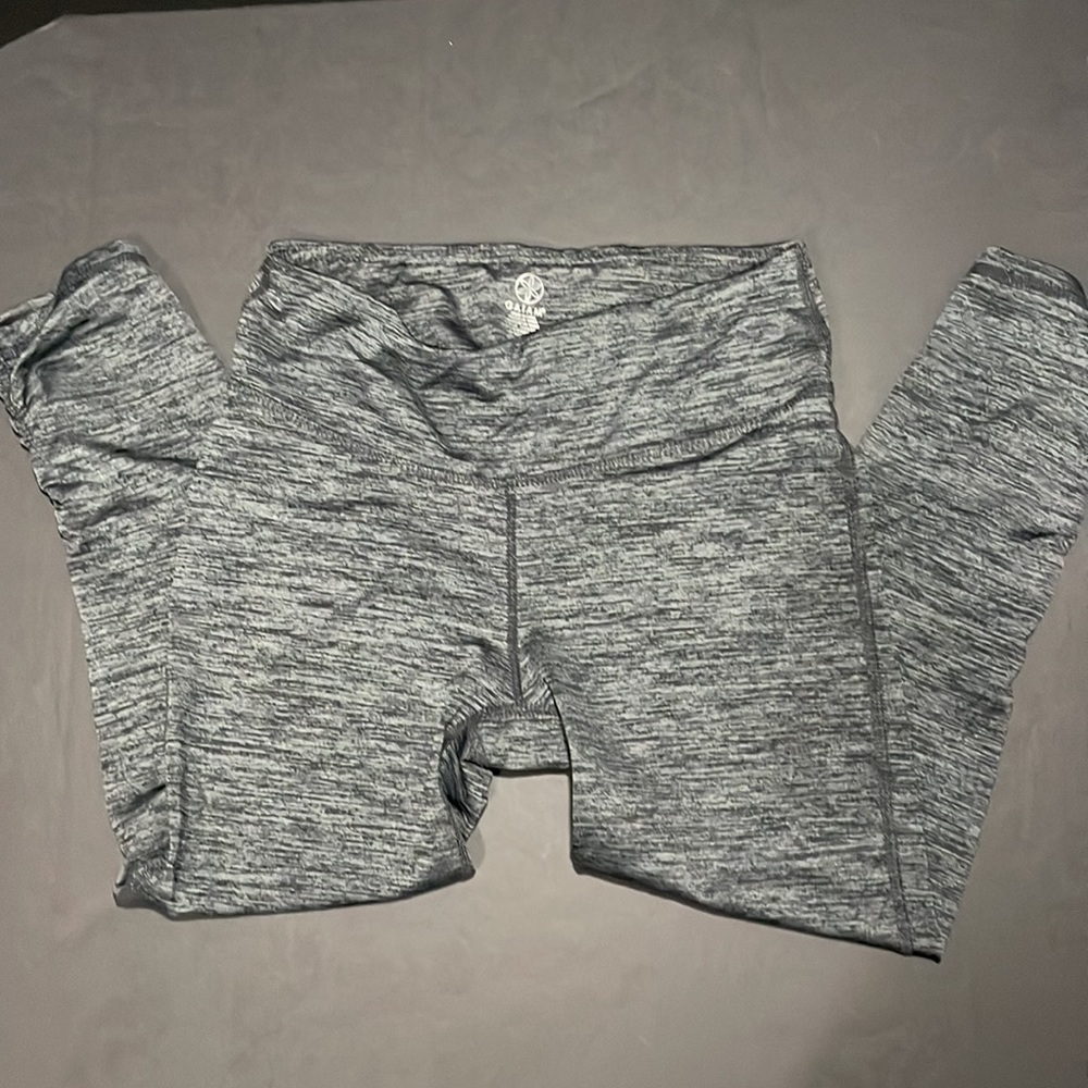 GAIAM gray & black Capri length yoga leggings in women’s size XS - Picture 5 of 7